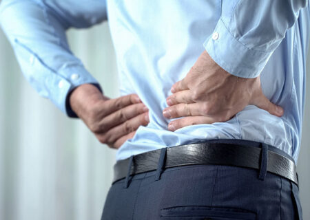 اصلی‌ترین دلایل کمردرد کدامند؟/ این ۴ اشتباه را کنار بگذارید