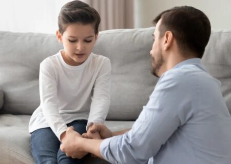 پدر و مادر سلطه‌جو یعنی چه؟/ این نشانه‌ها می گوید شما والدین کنترل‌گری هستید