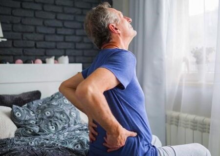 نشستن نادرست از علل مهم بروز آرتروز و دیسک کمر در بزرگسالی