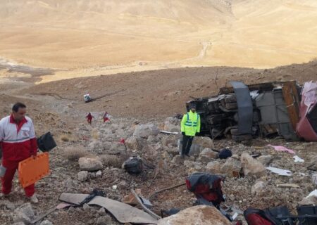 آخرین وضعیت حادثه واژگونی اتوبوس تهران–یاسوج؛ ۴ فوتی و ۱۷ مصدوم