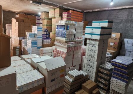 کشف انبار احتکار دارو در دلفان؛ ۲ متهم بازداشت شدند