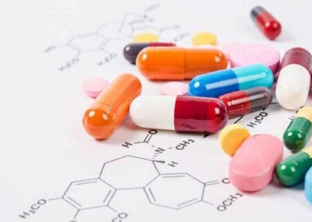 تبلیغ غیرقانونی دارو روی تابلوهای درمانگاه؛ نهاد ناظر کجاست؟