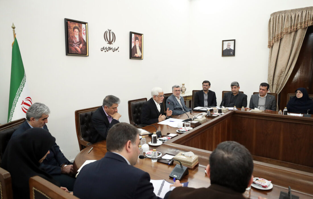 تقدیر عارف از خدمات کادر درمان به مجروحان و حادثه‌دیدگان دیماه