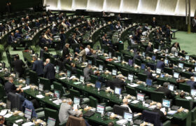 ۵۳ نماینده مجلس خواستار مقابله با جنگ اقتصادی آمریکا شدند