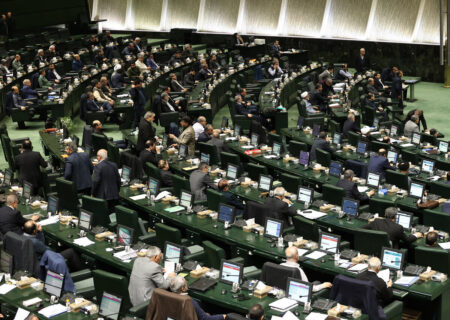 ۵۳ نماینده مجلس خواستار مقابله با جنگ اقتصادی آمریکا شدند